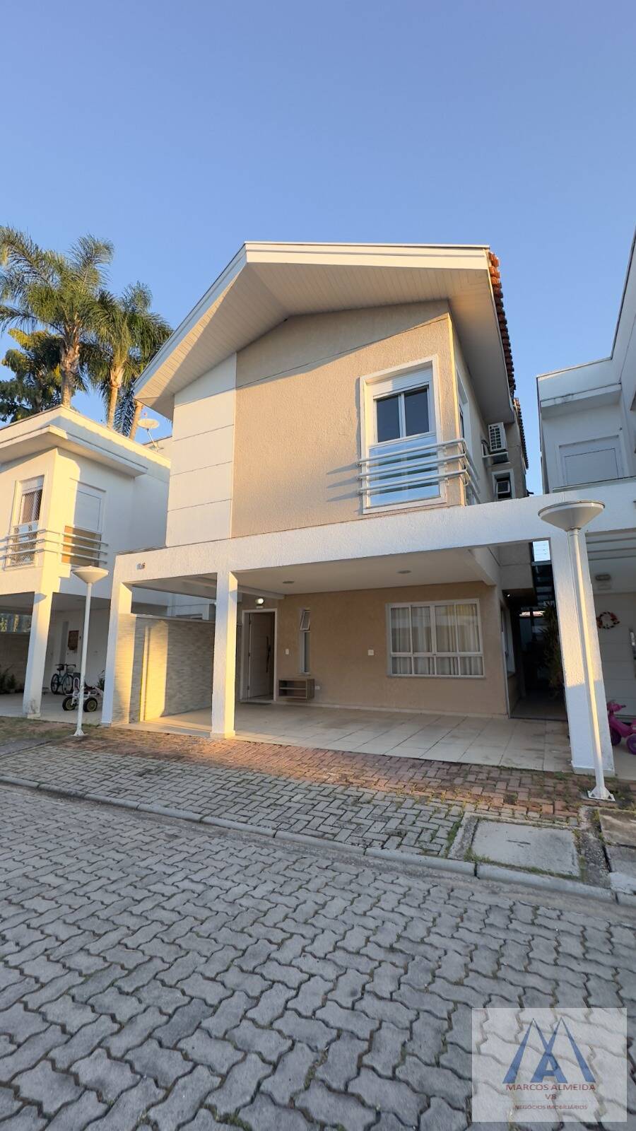 Casa para alugar com 4 quartos, 180m² - Foto 1
