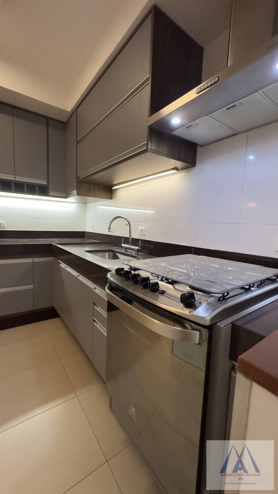 Casa para alugar com 4 quartos, 180m² - Foto 6