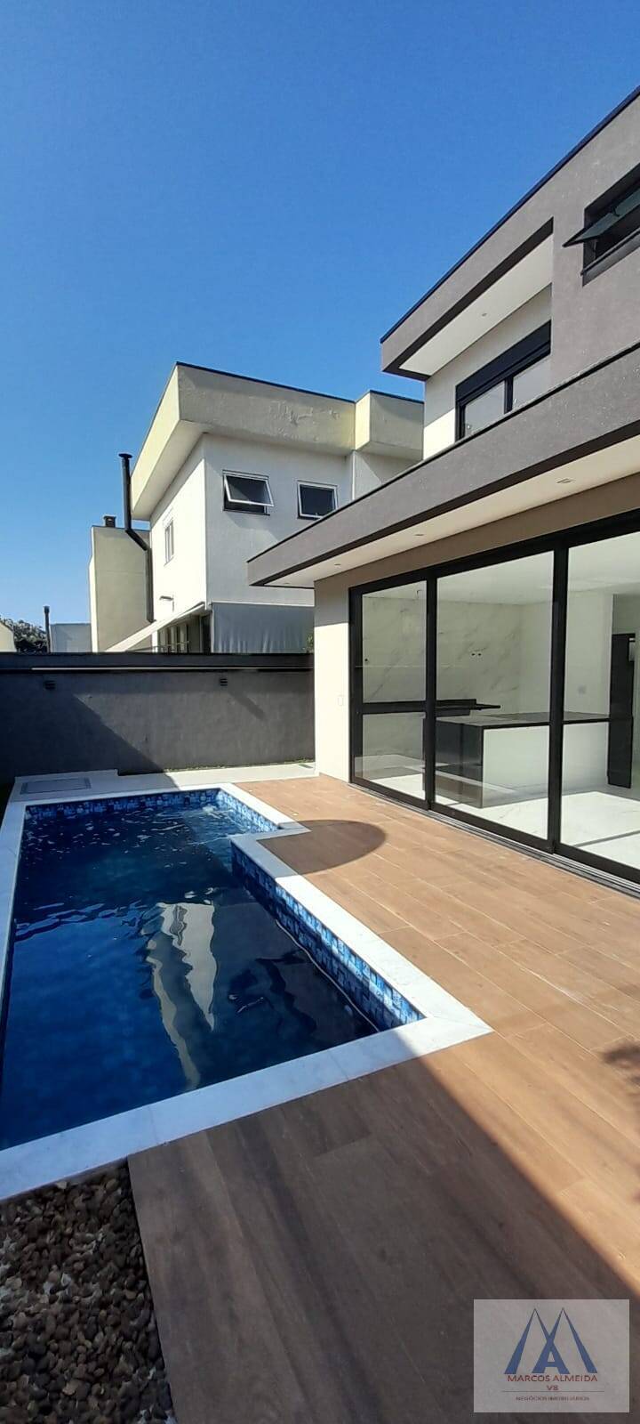 Casa de Condomínio à venda com 4 quartos, 227m² - Foto 2