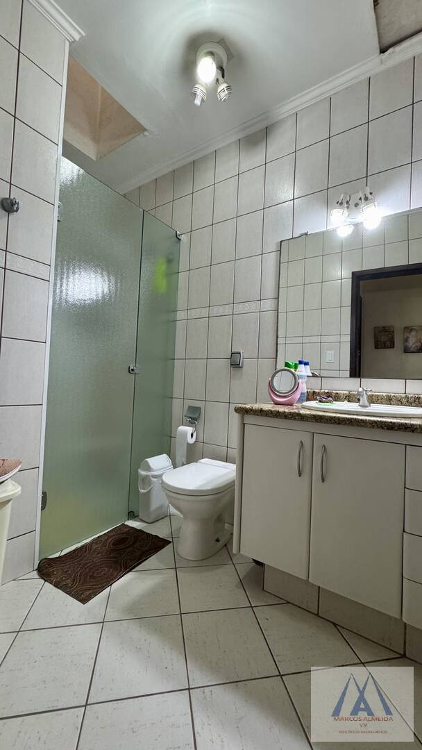 Casa à venda com 4 quartos, 380m² - Foto 12
