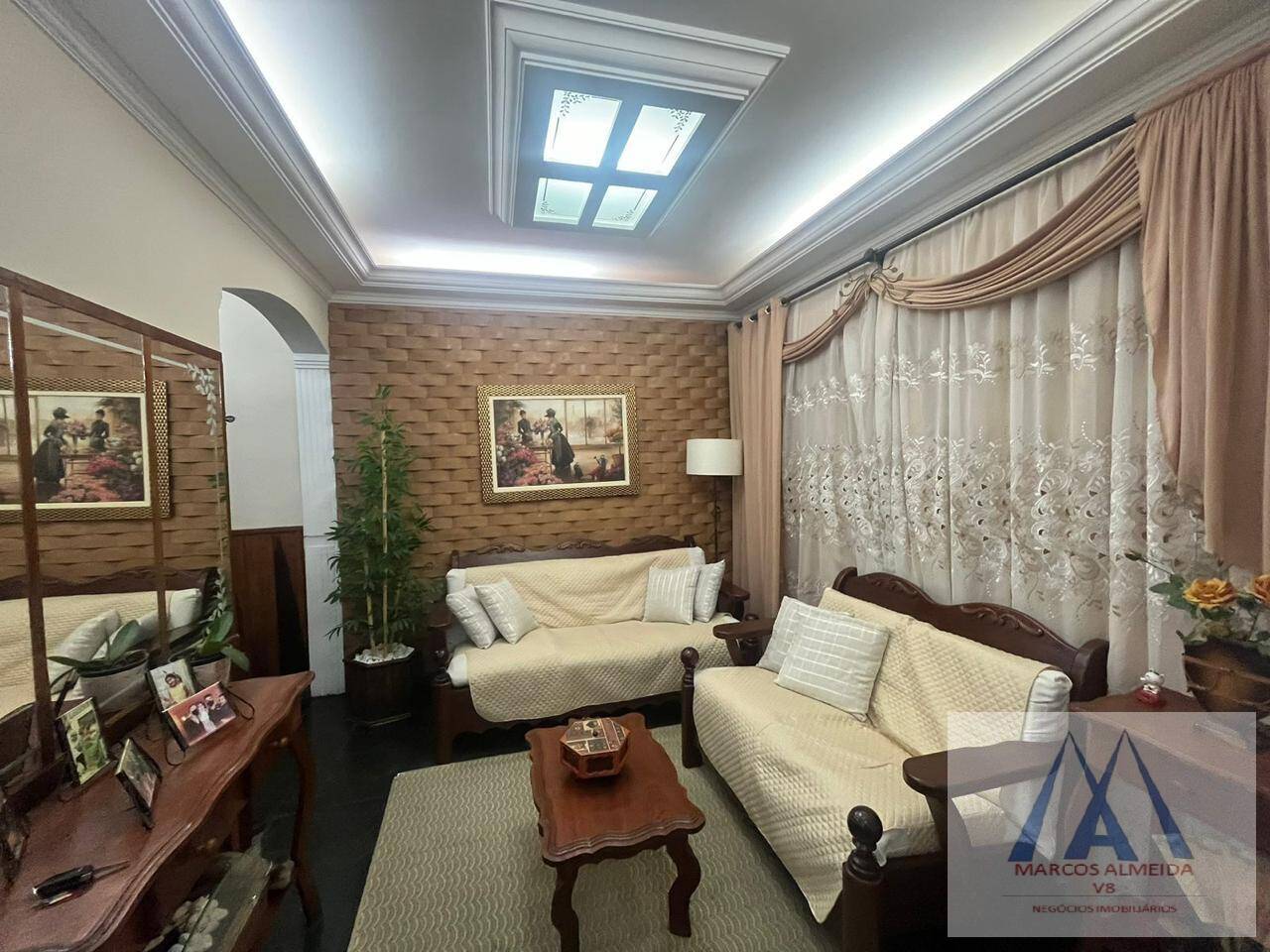 Casa à venda com 3 quartos, 215m² - Foto 2
