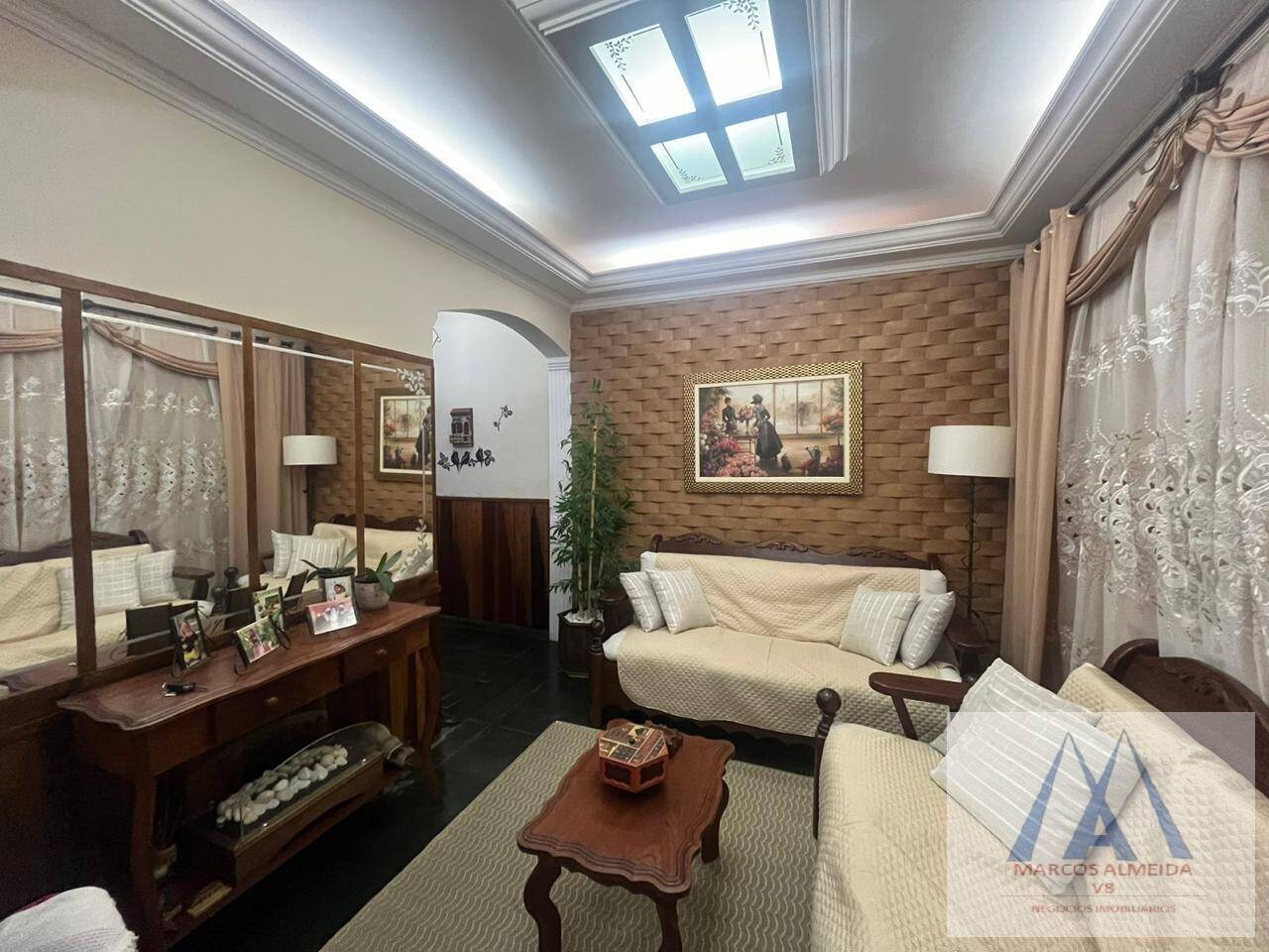 Casa à venda com 3 quartos, 215m² - Foto 4