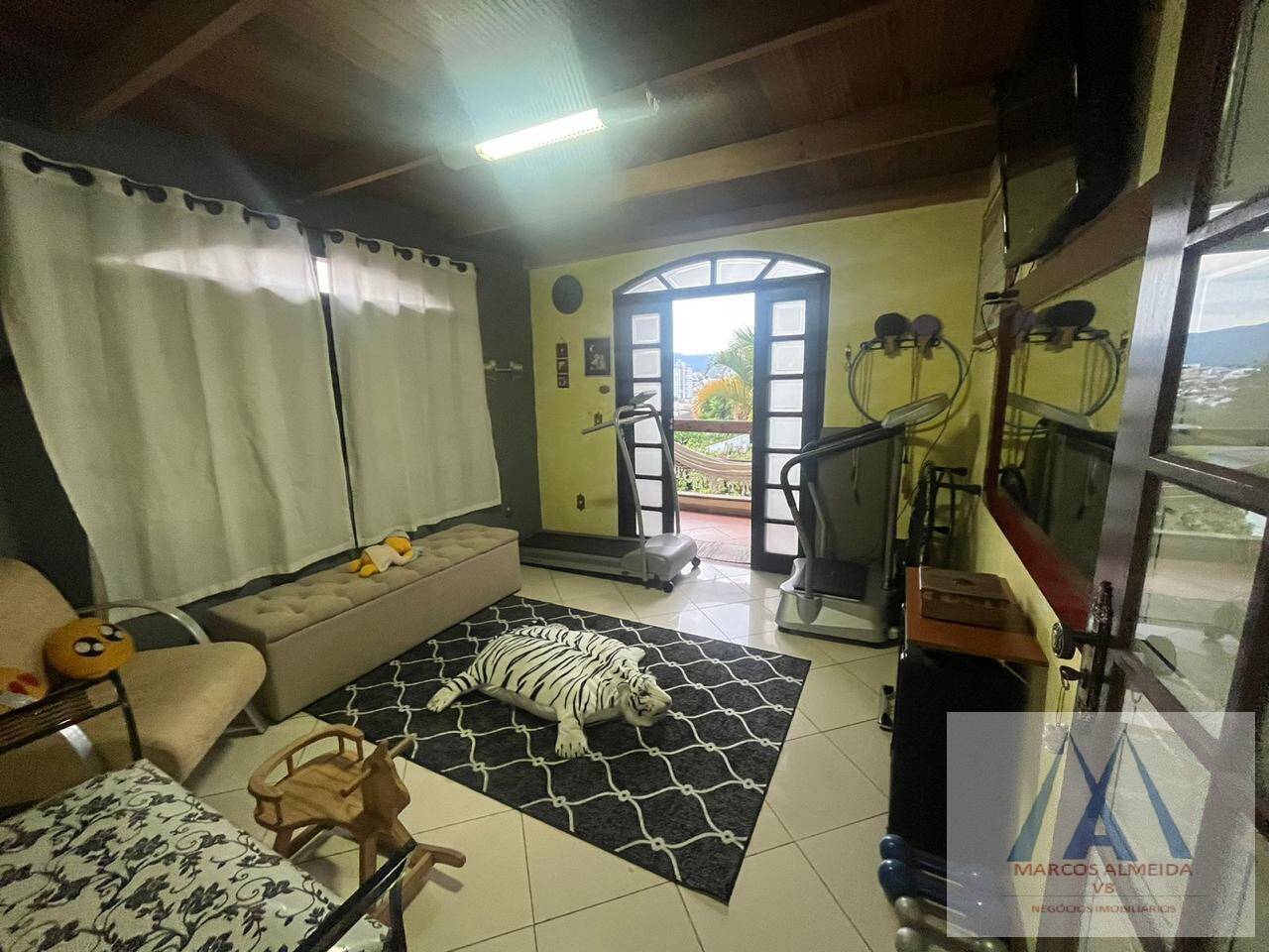 Casa à venda com 3 quartos, 215m² - Foto 7