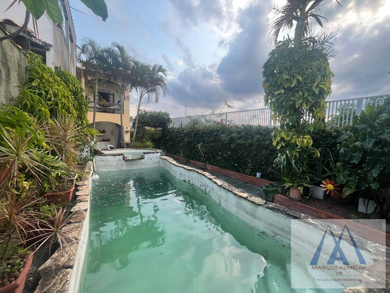 Casa à venda com 3 quartos, 215m² - Foto 10