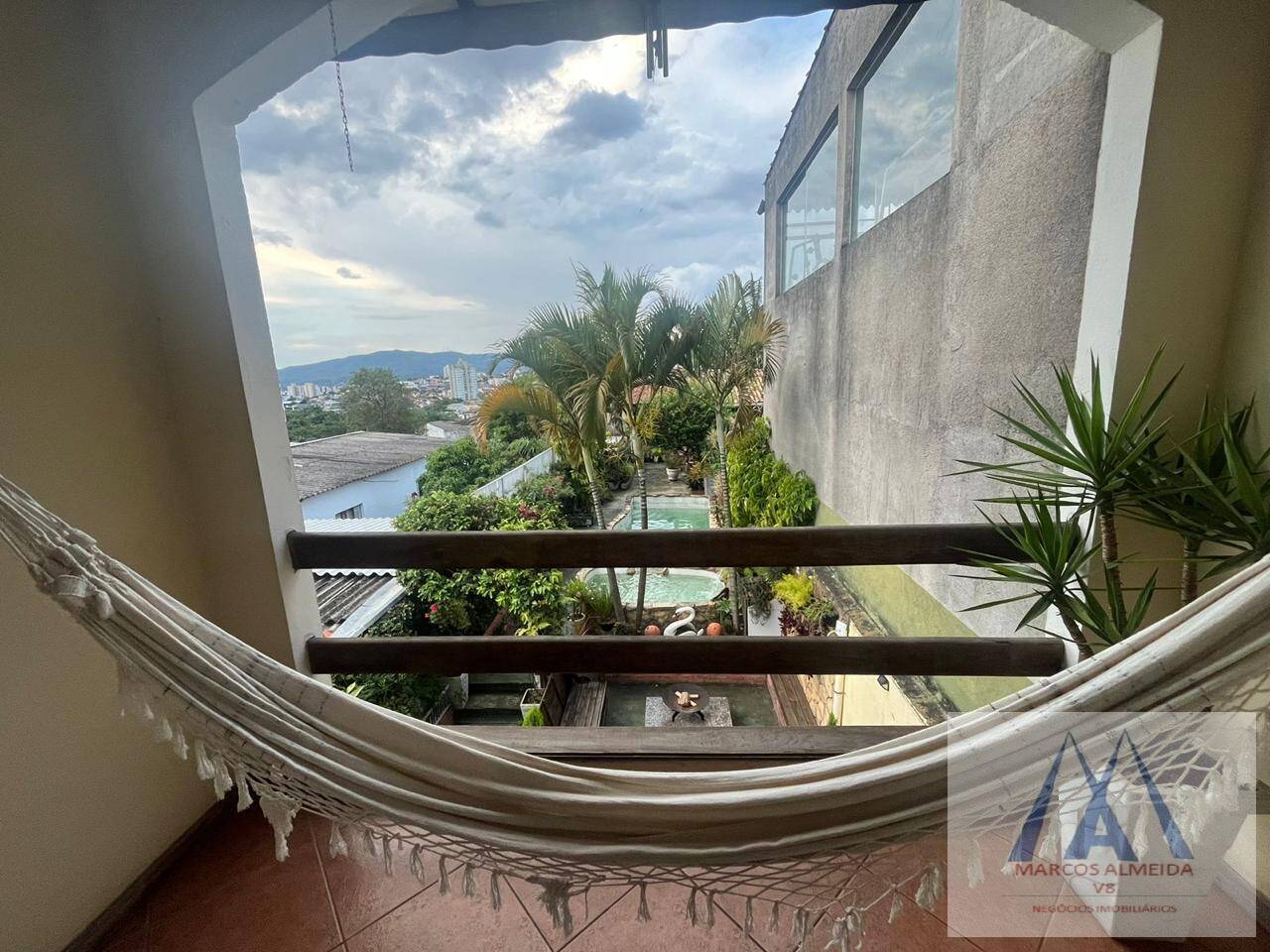 Casa à venda com 3 quartos, 215m² - Foto 9