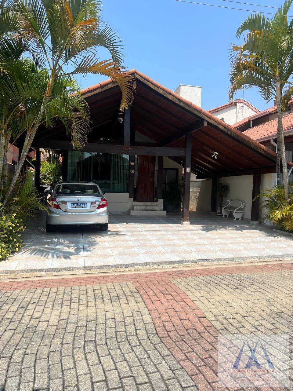 Casa de Condomínio à venda com 3 quartos, 194m² - Foto 1