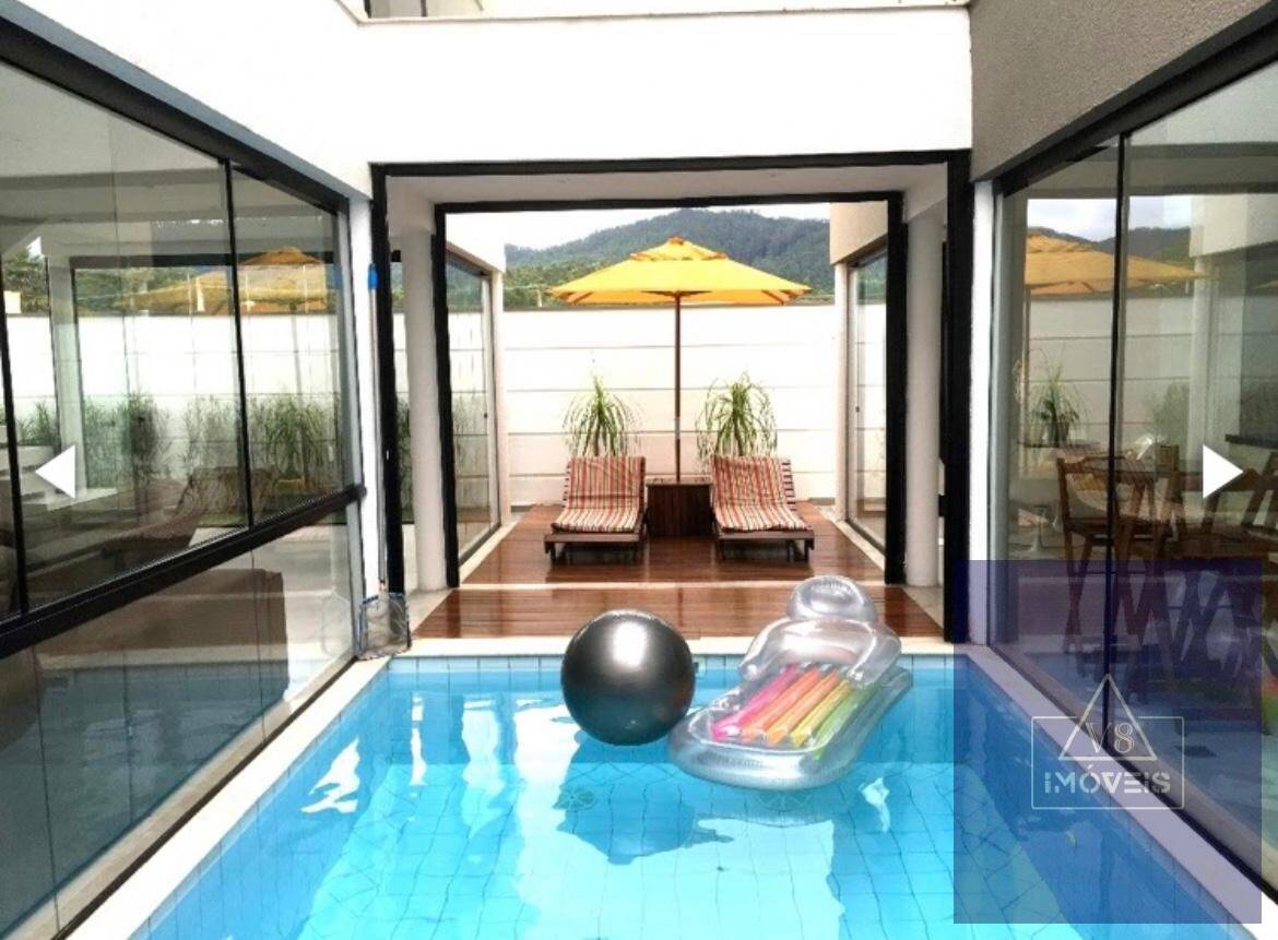 Casa de Condomínio para alugar com 3 quartos, 260m² - Foto 2