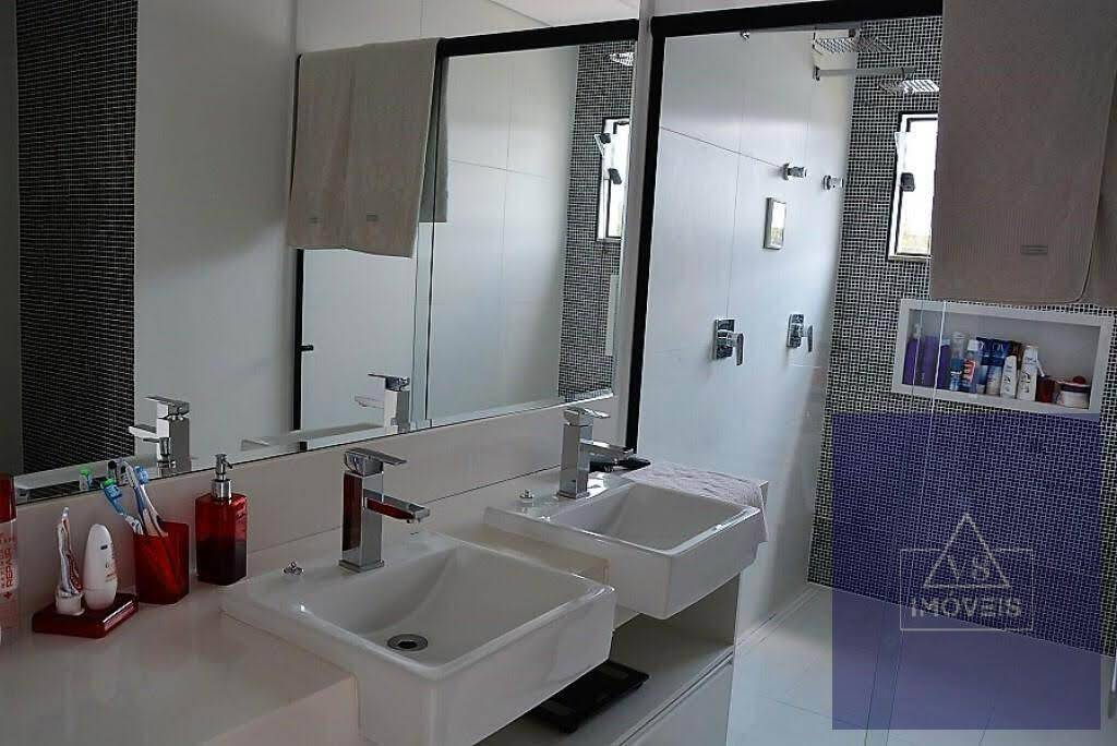Casa de Condomínio para alugar com 3 quartos, 260m² - Foto 17